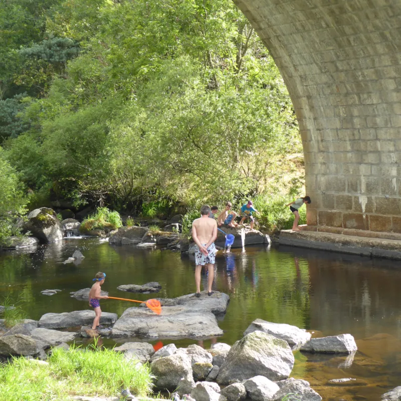 Forfait Bord De Rivière : Emplacement + 1 Voiture + 1 Tente/Caravane/Camping-Car (29 Au 35 Et N°20)