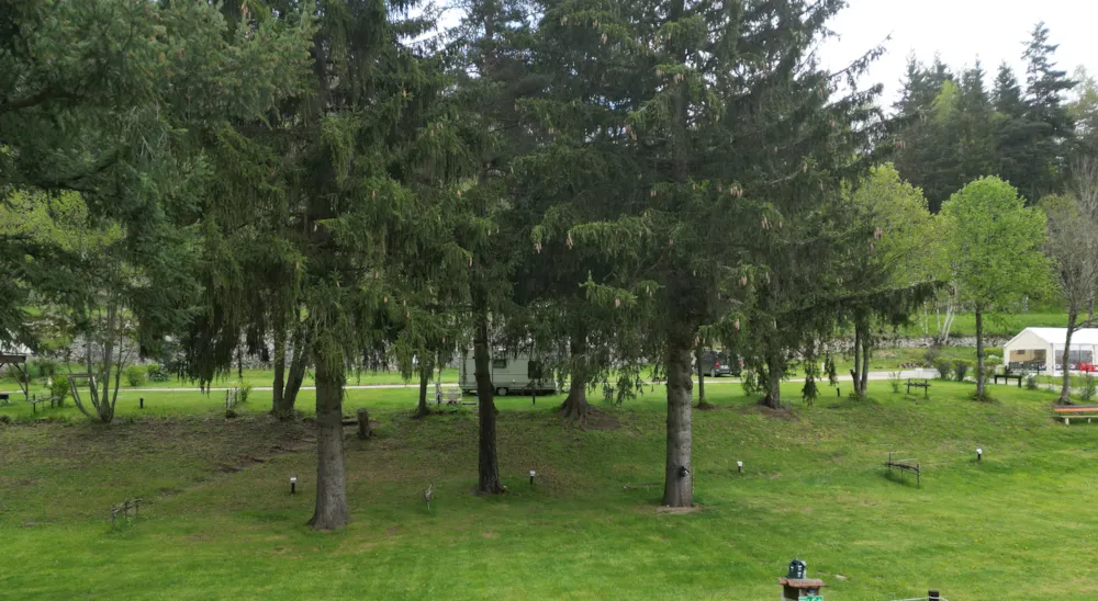 Emplacement - Forfait  : 1 Emplacement + 1 Voiture + 1 Installation (1-2-4-5-6-7-15-16-17-18-20 Au 28) - Camping du Pont de Braye