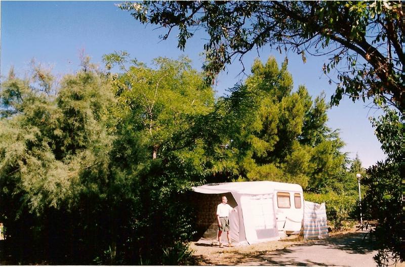 Emplacement - Emplacement Confort + Véhicule + Électricité - Camping Le Mas du Padre