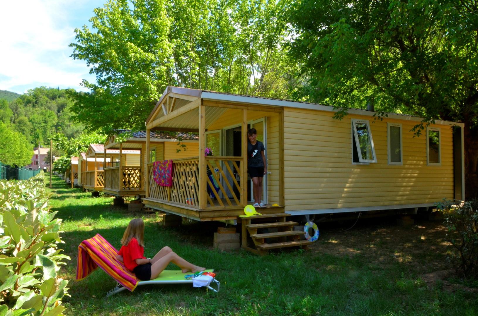 Location - Mobile Home Confort Loggia Bay 2 Chambres / Terrasse Couverte + Climatisation - Camping Le Val de l'Arre