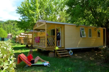 Mietunterkunft - Mobilheim Confort Loggia Bay 2 Zimmer / Überdachte Terrasse + Klimaanlage - Flower Camping Le Val de l'Arre