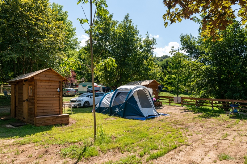 Emplacement - Forfait Premium Freecamp - Emplacement Équipé D'un Bloc Sanitaire Privatif - Camping Le Val de l'Arre