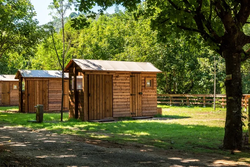 Forfait Premium Freecamp - Emplacement Équipé D'un Bloc Sanitaire Privatif