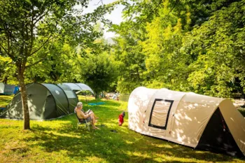 Stellplatz - Stellplatz Nature Ohne Strom - Flower Camping Le Val de l'Arre