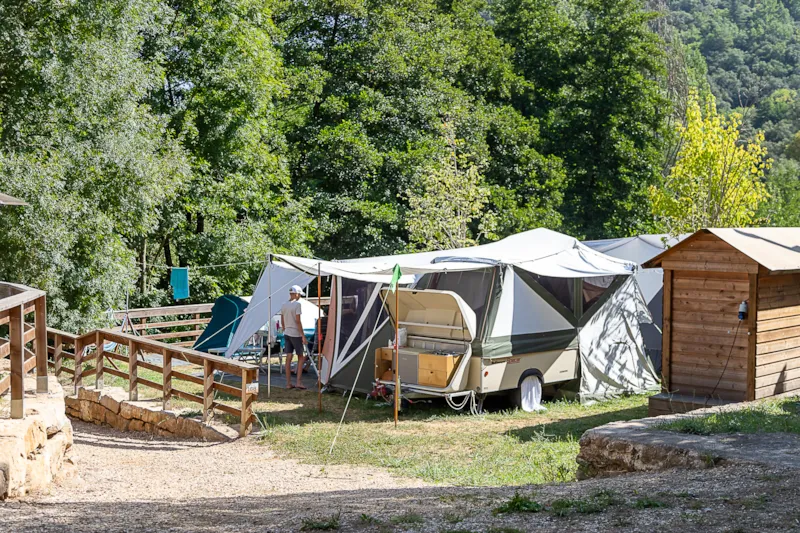 Forfait Premium Freecamp - Emplacement Équipé D'un Bloc Sanitaire Privatif