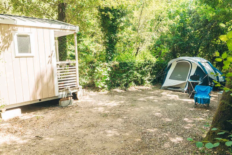 Pitch - Vip Pitch (10 Amp Electrical Connection + Private Sanitary Facilities) - Domaine de La Sablière - naturiste
