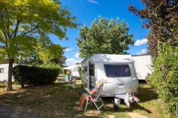 Stellplatz - Pauschale Confort : Stellplatz + Auto + Strom - Camping - Caravaning Les Peupliers