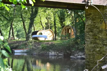Accommodation - Unusual Wooden Hobbit Hut - Camping La Cascade
