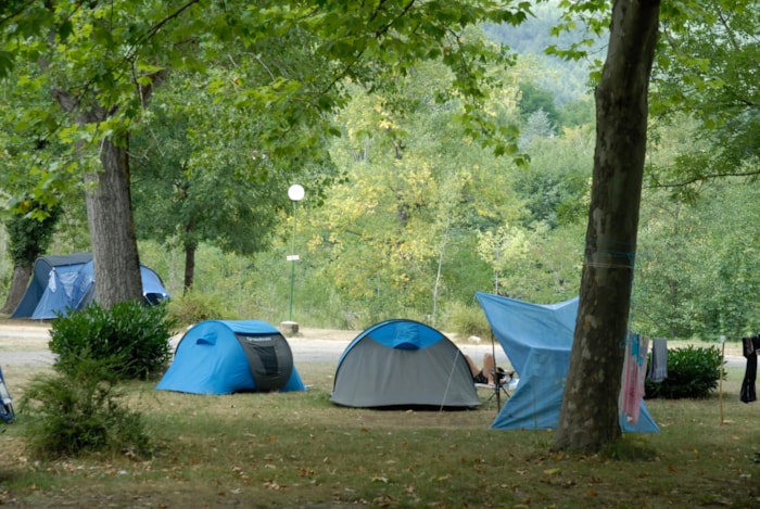 Forfait Nature 80M² : 1 Tente, Caravane Ou Camping-Car / 1 Voiture, Pas D'électricité