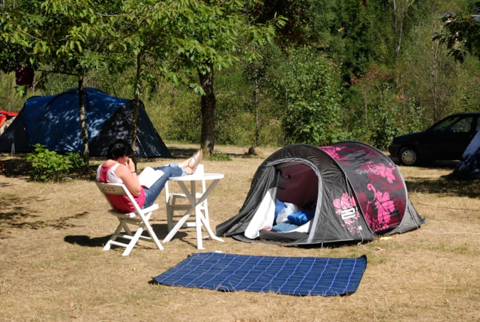 Forfait Nature 80M² : 1 Tente, Caravane Ou Camping-Car / 1 Voiture, Pas D'électricité