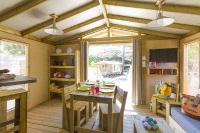 Cabin Lodge Premium on stilts 32 m² - 2 bedrooms (with sanitary facilities) + terrace + TV