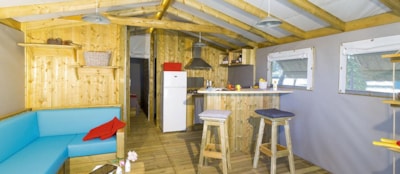 Cabin Lodge Premium on stilts 32 m² - 2 bedrooms (with sanitary facilities) + terrace + TV