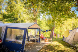 Kampeerplaats(en) - Comfortpakket 80-100M² : Tent, Caravan Of Camper, Elektriciteit - Flower Camping Le Pont du Tarn