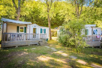 Mietunterkunft - Mobilheim Titiana Confort 32M² - 3 Zimmer + Überdachte Terrasse - Flower Camping Le Pont du Tarn
