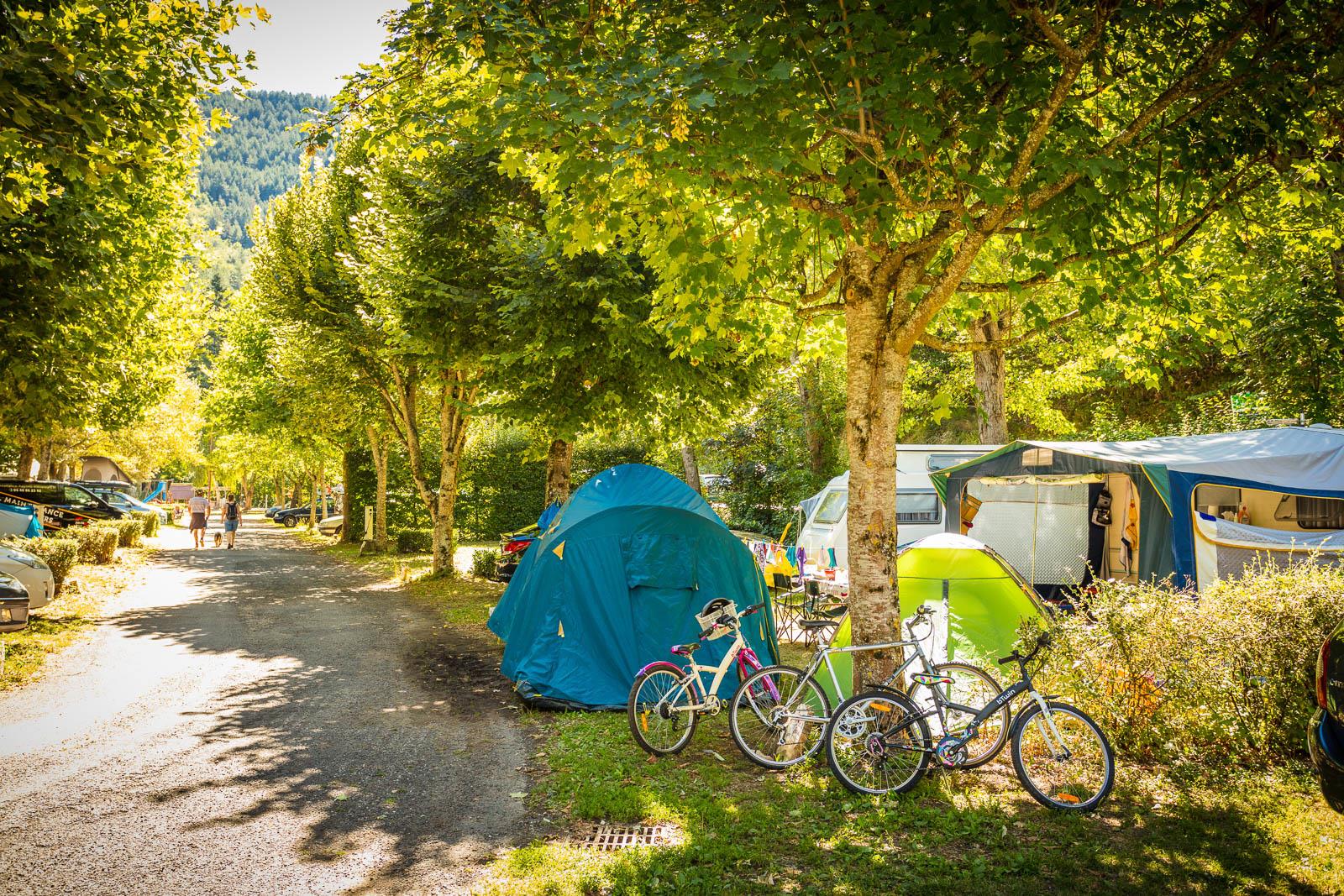 Stellplatz - Pauschale Nature Ohne Stromt : 1 Zelt, Wohnwagen Oder Wohnmobil / 1 Auto. - Camping Le Pont du Tarn