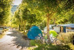 Kampeerplaats(en) - Natuurpakket 80M² : 1 Tent, Caravan Of Camper / 1 Auto. - Flower Camping Le Pont du Tarn