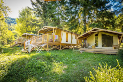 Cabin Lodge Premium on stilts 32 m² - 2 bedrooms (with sanitary facilities) + terrace + TV