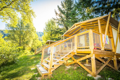Cabin Lodge Premium on stilts 32 m² - 2 bedrooms (with sanitary facilities) + terrace + TV