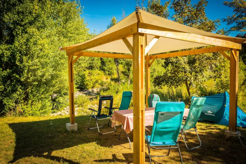 Forfait Grand Confort 100/115M² : Tente, Caravane Ou Camping-Car,  Électricité - Pergola