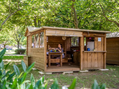 Package Freecamp Guinguette : private bathroom, kitchenette, covered terrace with dining area