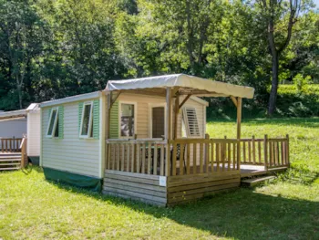 Mietunterkunft - Mobilheim Astria Standard 16 M² - 1 Zimmer + Überdachte Terrasse + Tv - Flower Camping Le Pont du Tarn