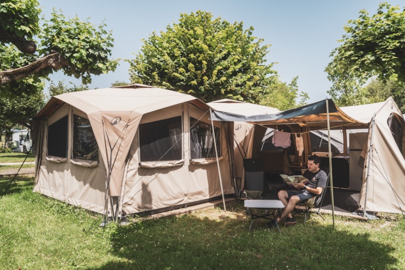 Klaar om te kamperen Pakket: tent uitgerust met elektriciteit