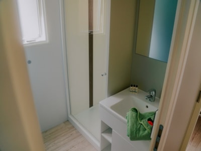 Louisiane Confort Mobile Home, 26 m² - 2 bedrooms + covered patio + TV + air conditioning