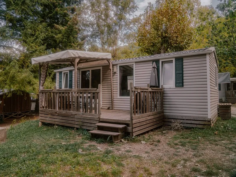 Location - Mobil-Home Orchidée Grand Confort 35M² - 2 Chambres + Terrasse Couverte + Clim + Tv + Lv - Flower Camping Le Pont du Tarn