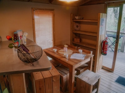 Cabin Lodge Premium on stilts 32 m² - 2 bedrooms (with sanitary facilities) + terrace + TV