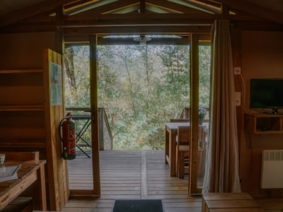 Cabin Lodge Premium on stilts 32 m² - 2 bedrooms (with sanitary facilities) + terrace + TV