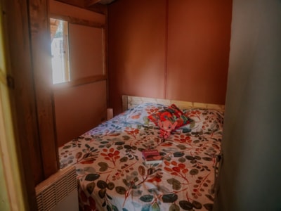 Cabin Lodge Premium on stilts 32 m² - 2 bedrooms (with sanitary facilities) + terrace + TV