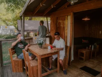Mietunterkunft - Lodge Cabin Premium Auf Stelzen 32 M² - 2 Schlafzimmer (Mit Sanitäranlagen) + Terrasse + Tv - Flower Camping Le Pont du Tarn