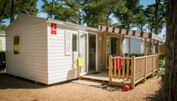Mietunterkunft - Eco Mobilheim 2 Zimmer  Cordova (2015) 27M² + Halbüberdachte Terrasse - Camping Les Cyprès