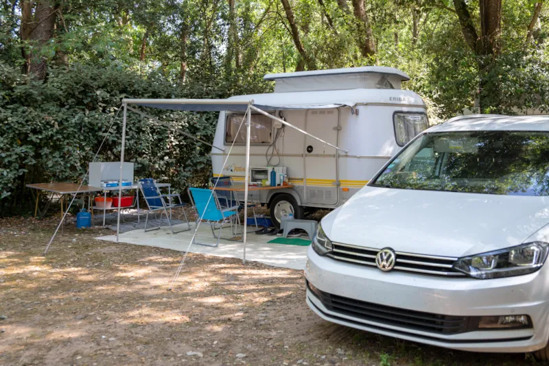 Forfait Camping : Emplacement Pour Tente Ou Caravane + Véhicule + Électricité