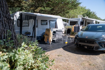 Pitch Camping : Pitch + vehicule + electricity