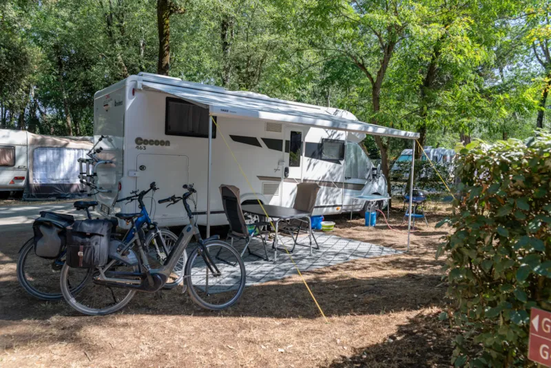 Forfait Camping : Emplacement Pour Tente Ou Caravane + Véhicule + Électricité