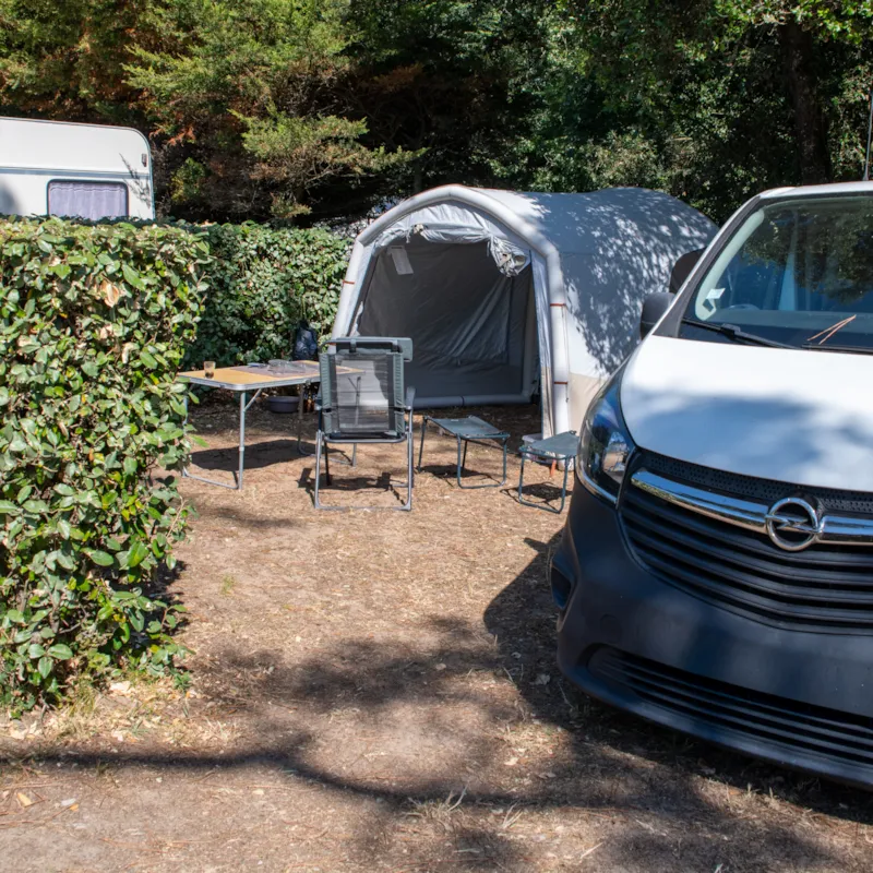 Forfait Camping : Emplacement Pour Tente Ou Caravane + Véhicule + Électricité