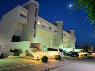 Apartment  - 2 bedrooms + sheltered terrace — 1