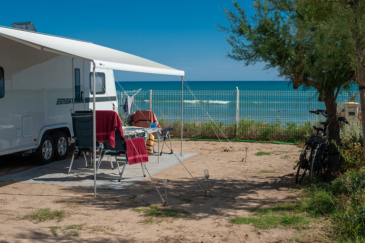 Camping pitch GRAND CONFORT first row with sea view