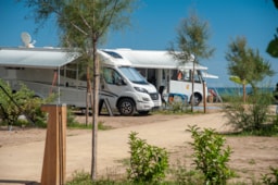 Pitch - Camping Pitch Grand Confort Second Row From The Sea - Les Méditerranées - Camping Beach Garden