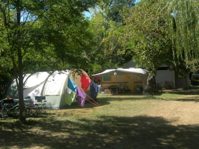 Pitch : car + tent or caravan + electricity