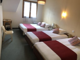 Zimmer - Familienzimmer - Camping Les CERISIERS - Hôtel le Vallon
