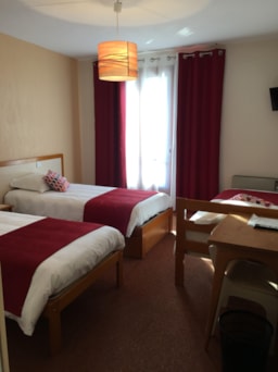 Zimmer - 3-Bett-Zimmer - Camping Les CERISIERS - Hôtel le Vallon