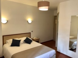 Zimmer - Schlafzimmer - Camping Les CERISIERS - Hôtel le Vallon
