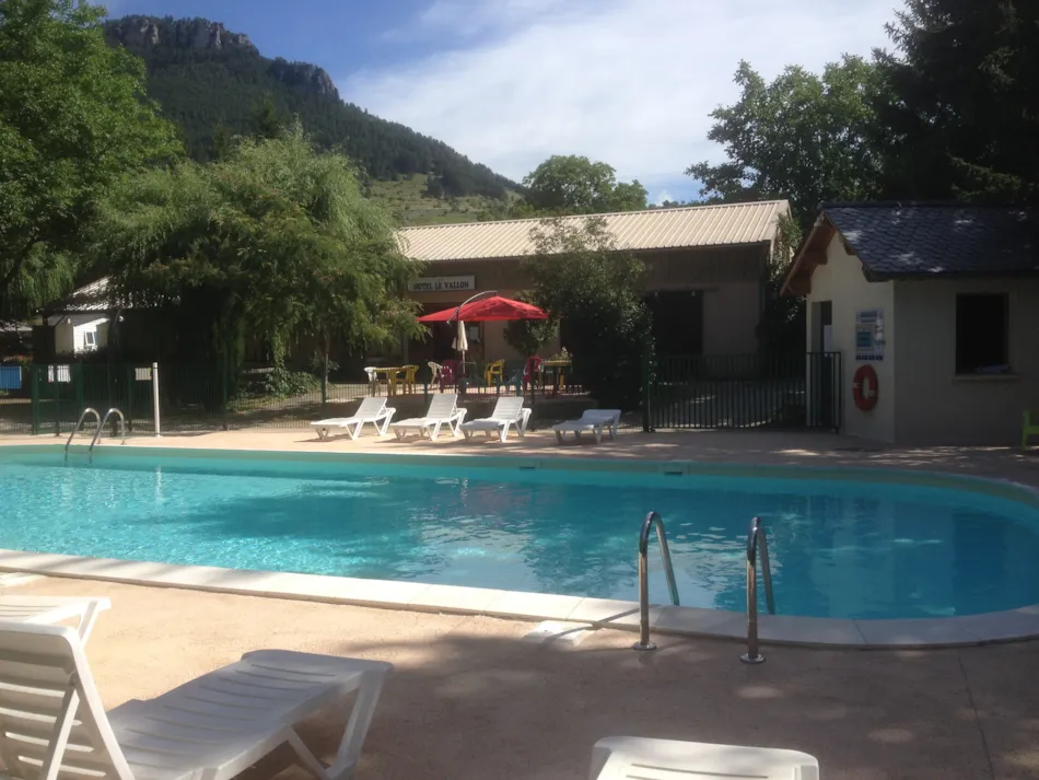 Camping Les CERISIERS - Hôtel le Vallon