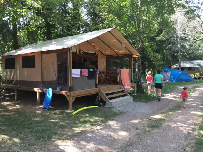 Camping Les CERISIERS - Hôtel le Vallon - image n°4 - Camping Direct