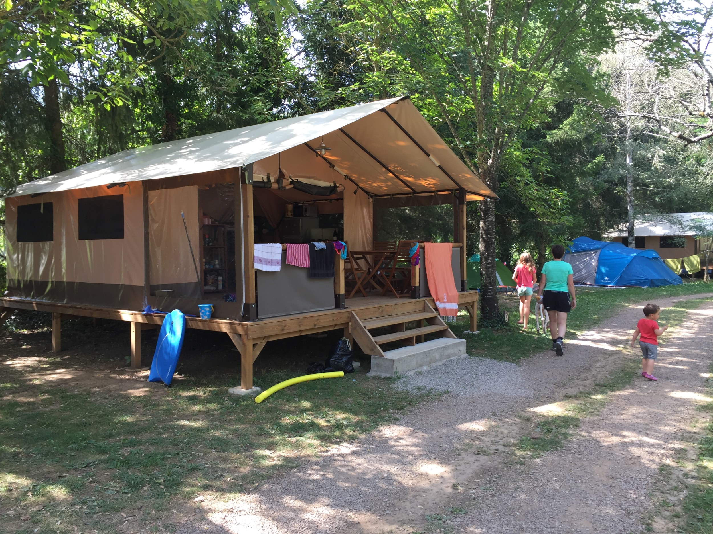 Camping Les CERISIERS - Hôtel le Vallon — Foto 6