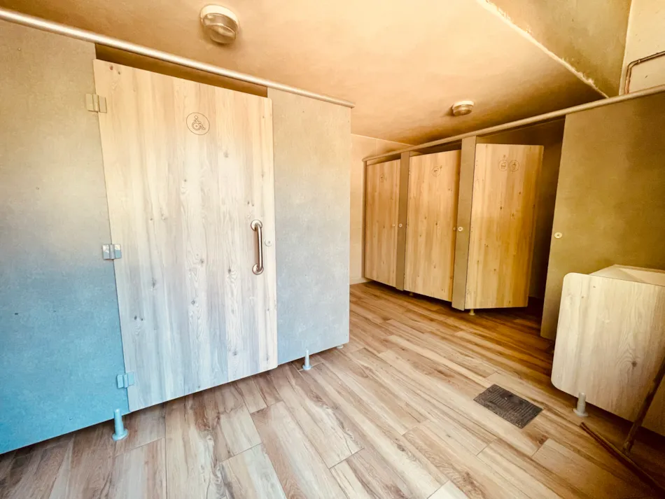 Camping Les CERISIERS - Hôtel le Vallon