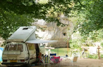 Stellplatz - Pitch By The River - Camping La Blaquière