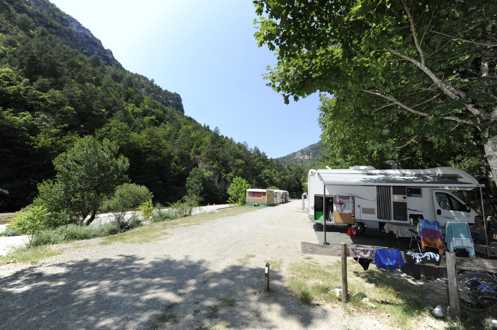 Emplacement Pour Camping-Car En Bord De Rivière
